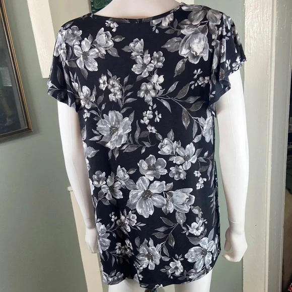 NWOT Floral Black Gray Long Tunic Blouse Shirt Top Heimish Cutout Flutter Sleeve - Picture 8 of 9
